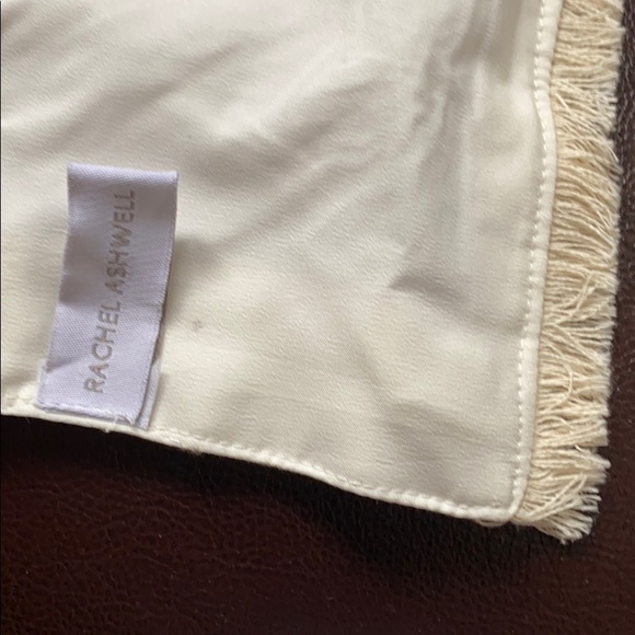 Spring Collection Table Runner - Picture 5 of 7